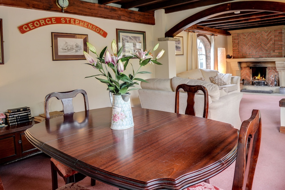 Holiday Cottages and North Star Apartment