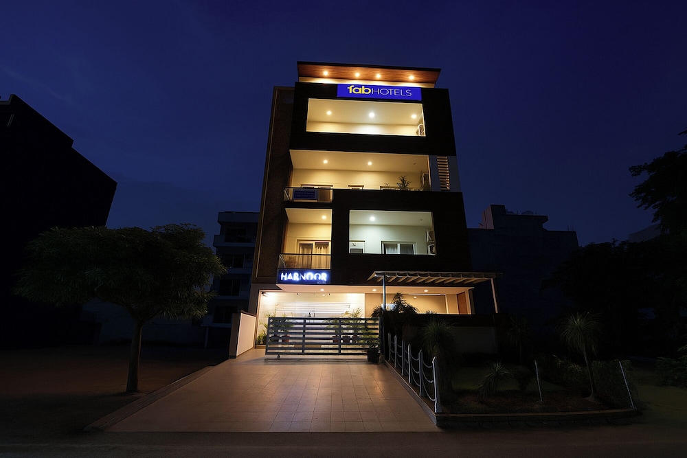 Fabhotel Harnoor House