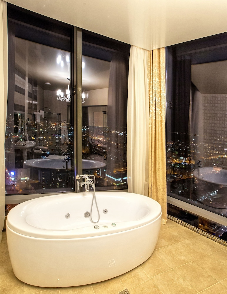 Yekaterinburg Vacations - Visotsky Hotel - Property Image 3