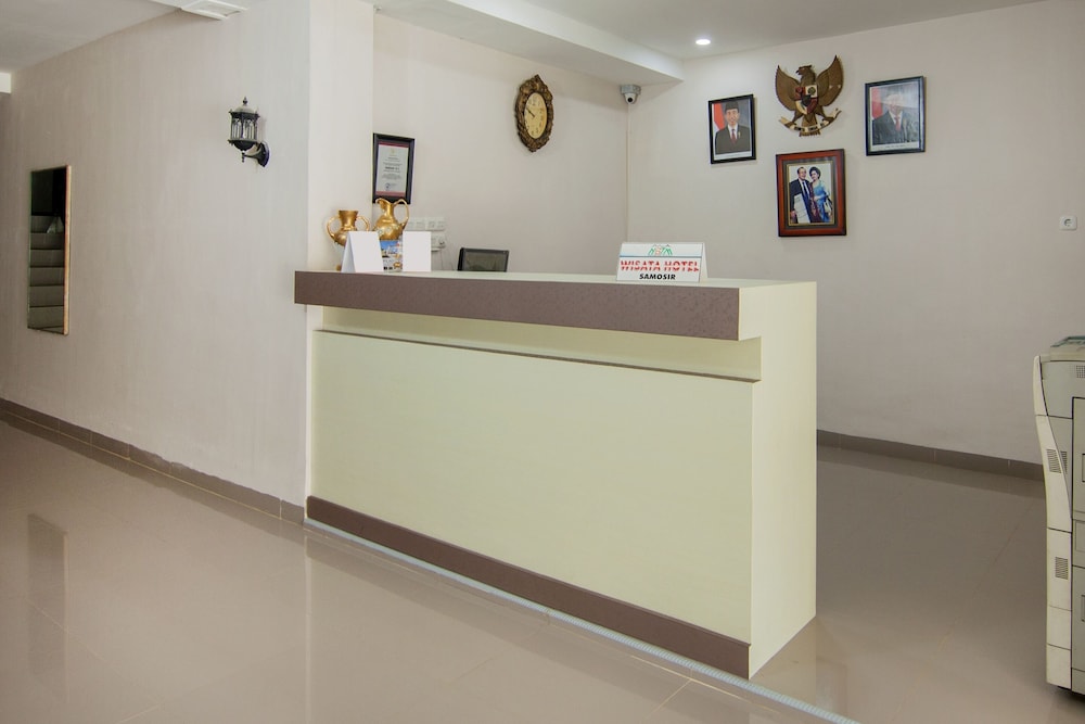 Lobby & Reception