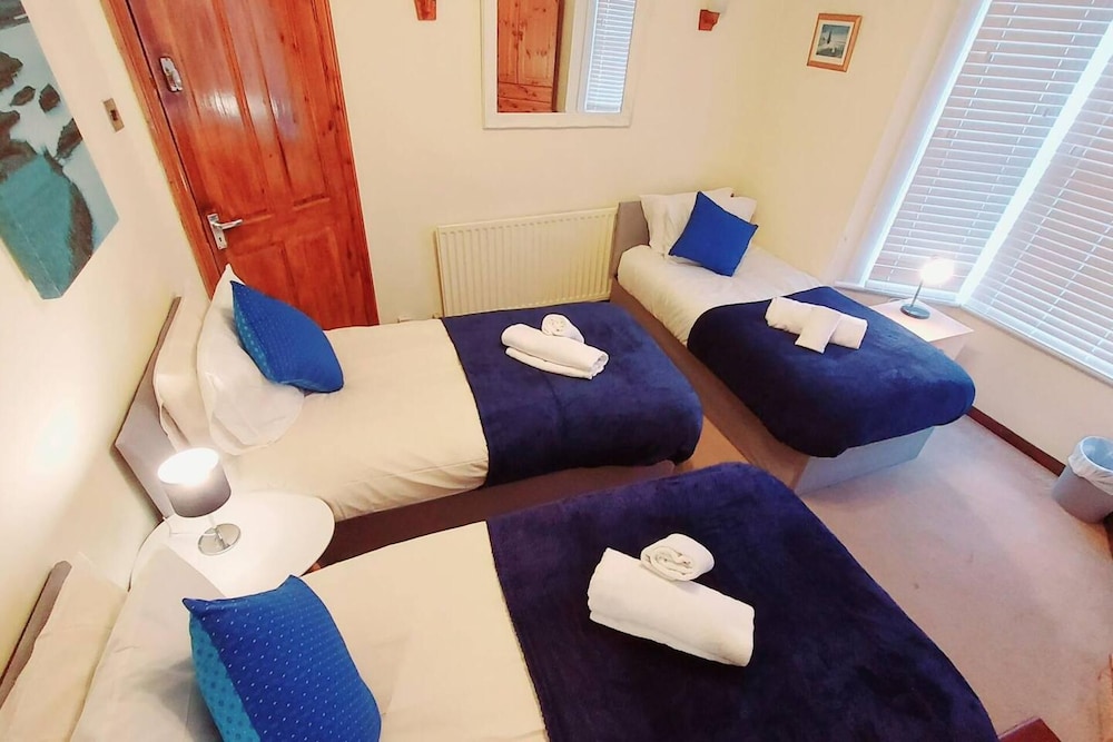 Garfield Villa-beautiful 4-bed House in Gillingham view 3