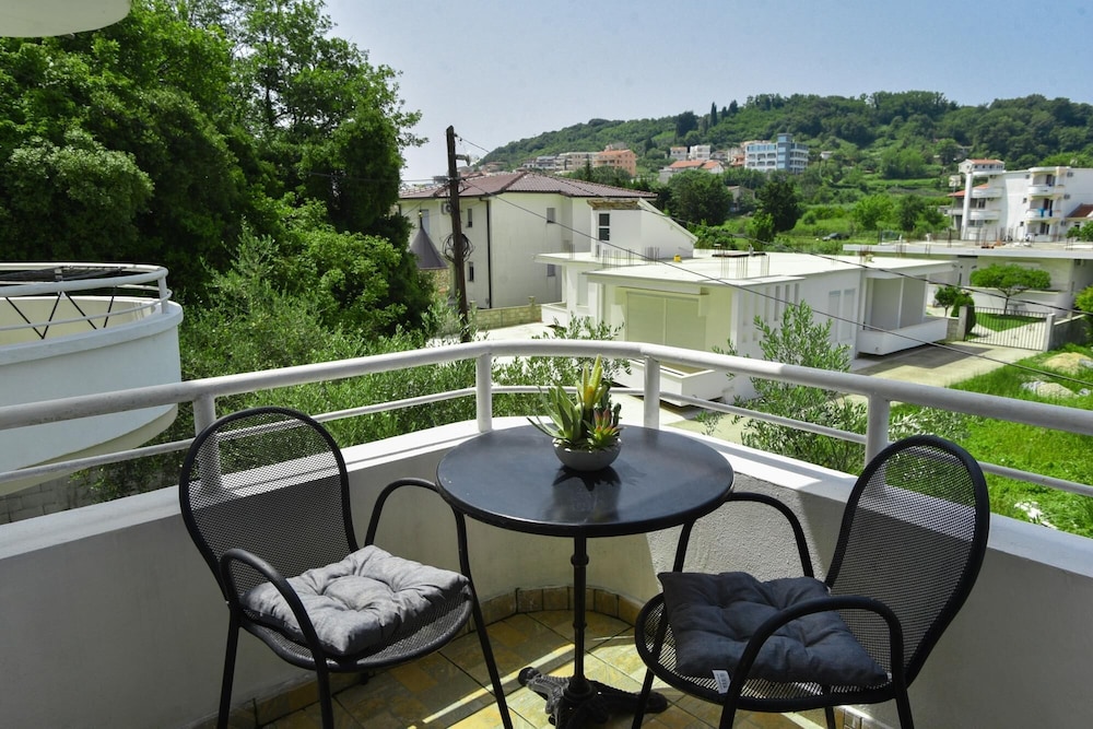 Studio Flat w Garden and Balcony in Ulcinj view 3
