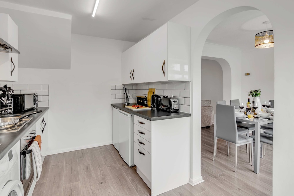 Host Stay Galley Lodge