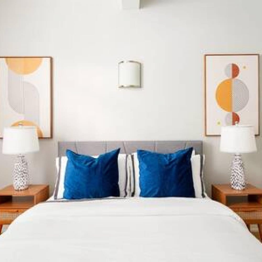 73-208 New 2BR 2bath UWS Doorman Gym