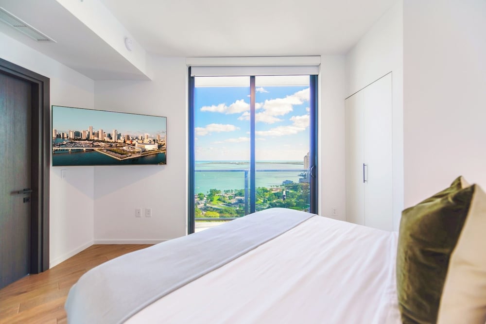 Fabulous Bayside Views in this Apt