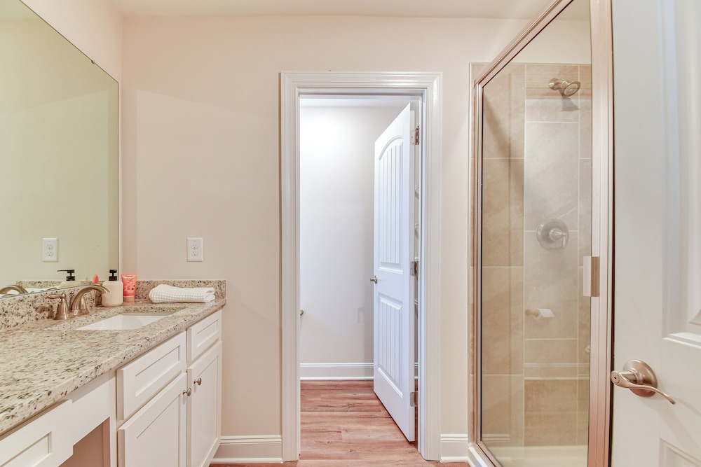 10 Mi to Downtown: Raleigh Family Retreat
