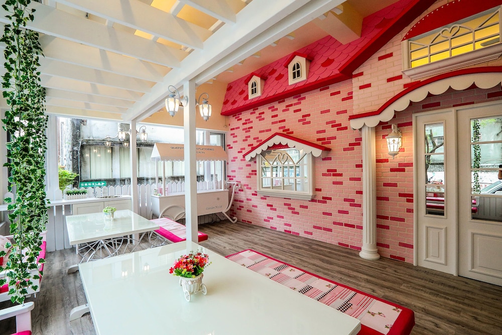 Happiness station B&B