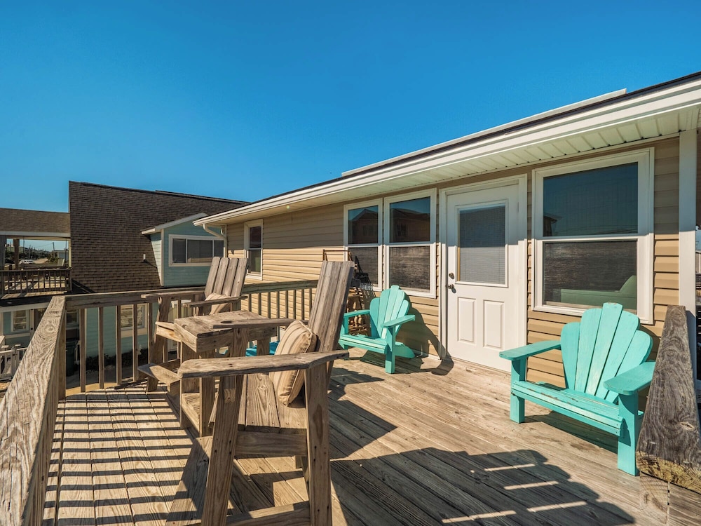Little Bird by Topsail Realty