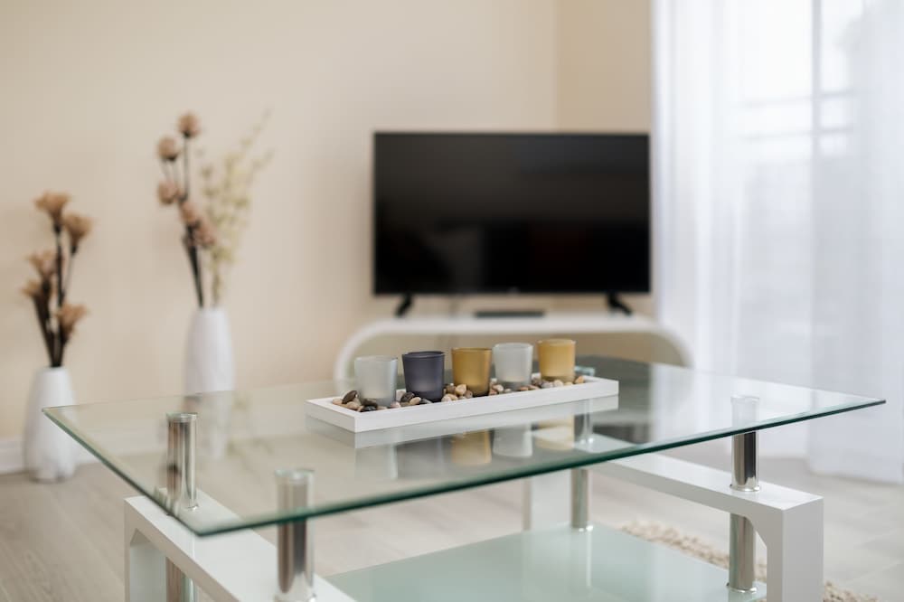 Luxury Two Bed Apartment With Parking - Wolverhampton