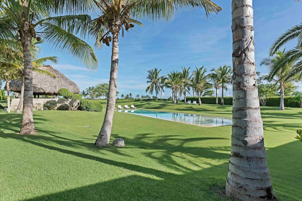 Magnificent 5BR Modern Tropical Villa With Pool