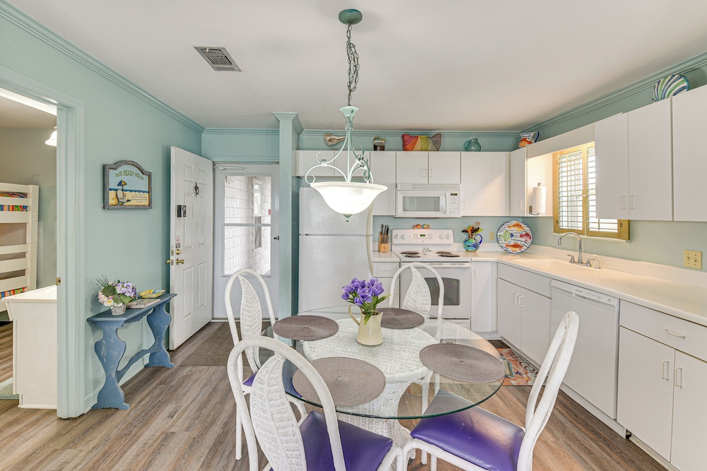 Family-friendly Fort Walton Beach Condo w/ Views