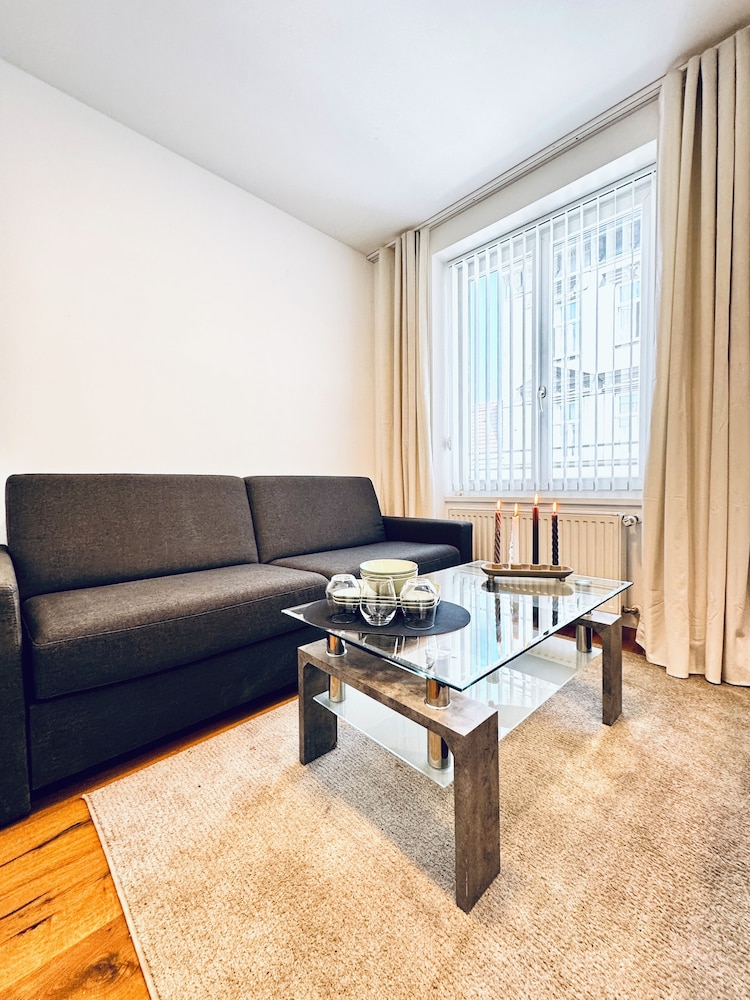Comfortable Room Near Kaufpark Alterlaa