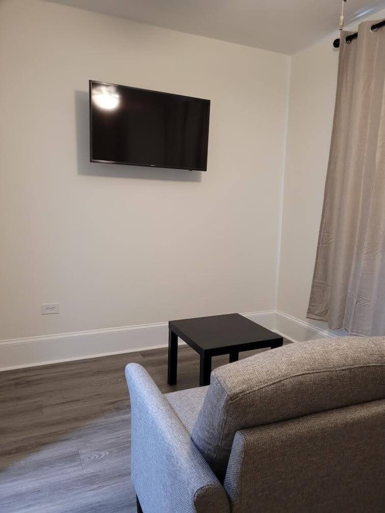 Walk to Duke Campus 1 Bedroom in Trinity Park