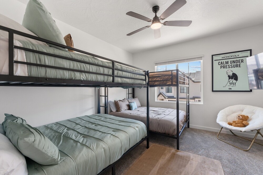 Popular Poolside Retreat 4 Bedroom Townhouse