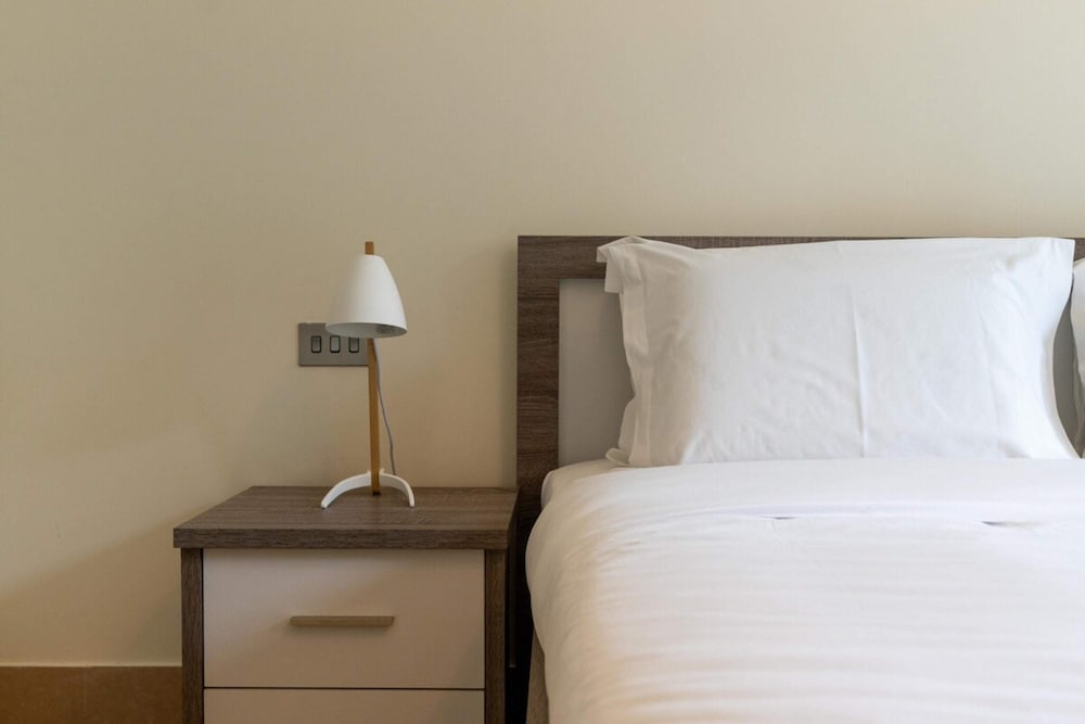 Stylish 1BD Apartment w/ Balcony, Downtown Dubai!