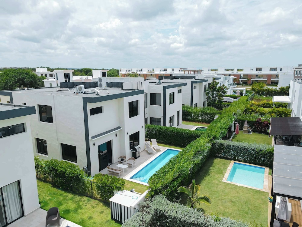 Stylish 3BR Villa by Vistacana Rentals