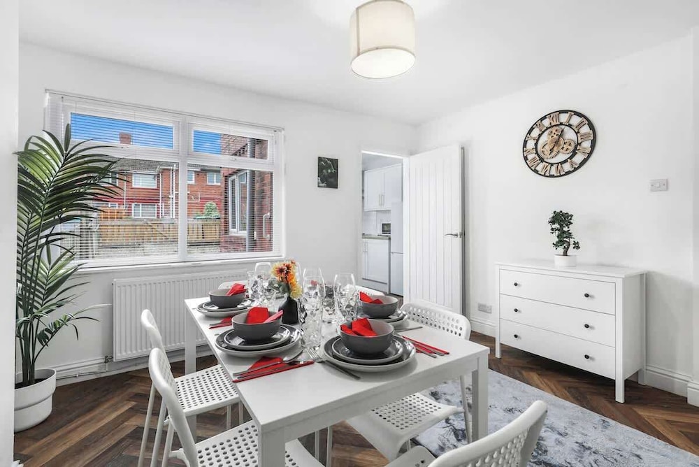 3bedroom House - Free Parking