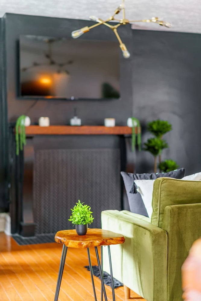 Prime Location Top Rated Clean Parking Free