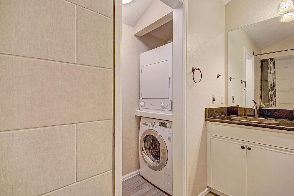 Private Mountain Town home Pet Friendly with Great Views - WD12 by Redawning