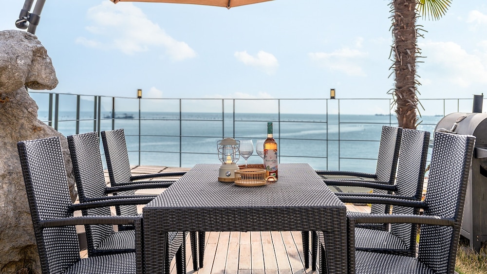 Namhae Orosy Bada Pool Villa & Pension