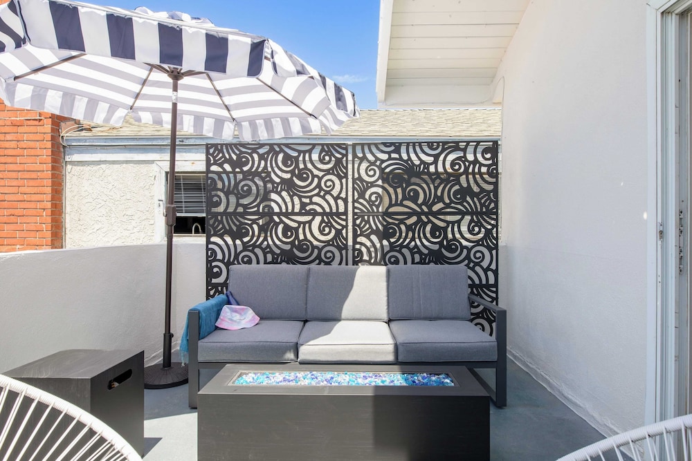 Surfrider Buyout by Avantstay 2 Home Buyout By the Beach!