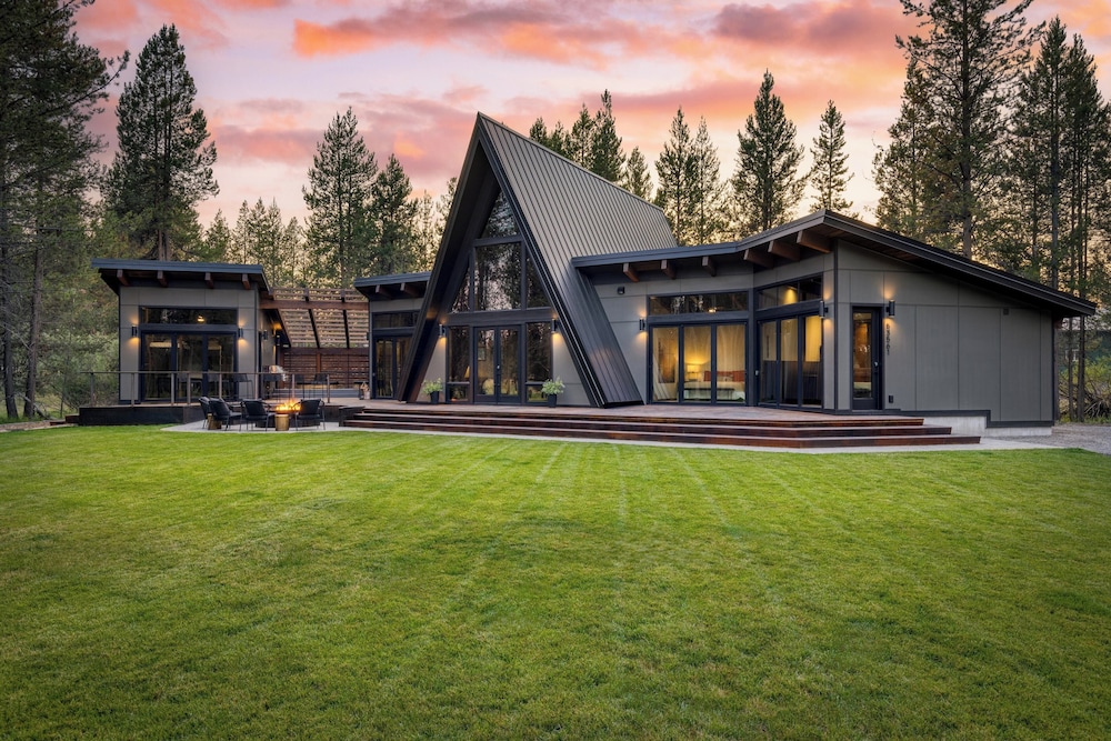 Hotel Lazy River Glamp-house by Avantstay Newly Built, Luxe Indoor-outdoor Living - Image 1