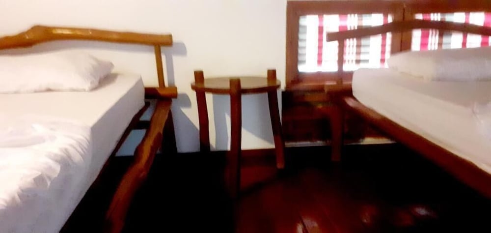 Novos Baianos Hostel e Suites