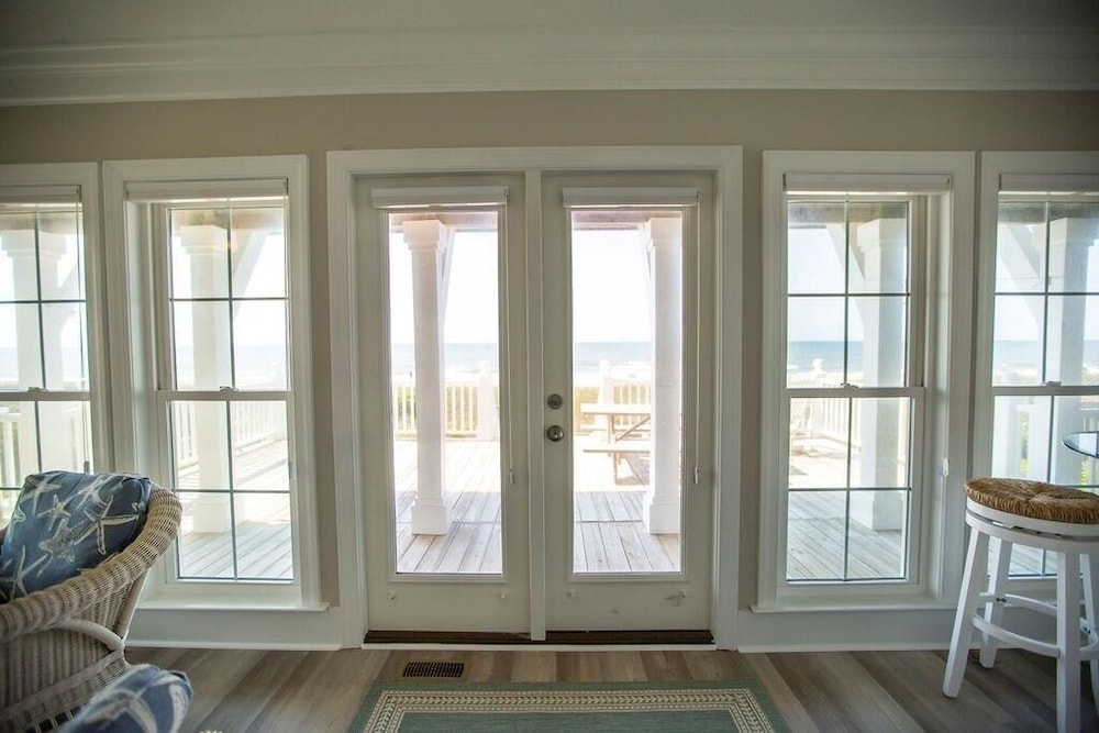 Paw-paw's Place 6 Bedroom Home by RedAwning