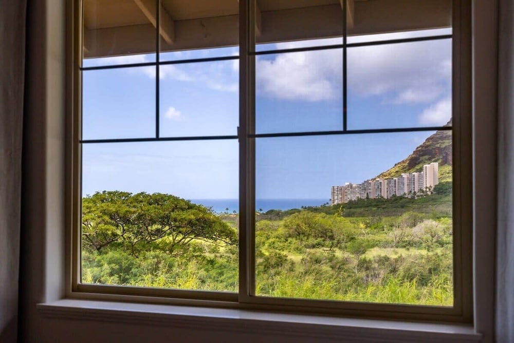 @ Marbella Lane - Mesmerizing Ocean + MT Views