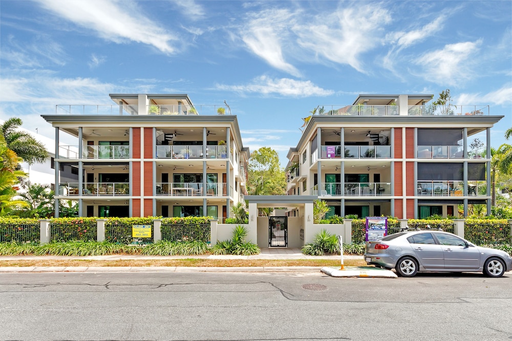 Peponi 4 - Beachfront Apartment
