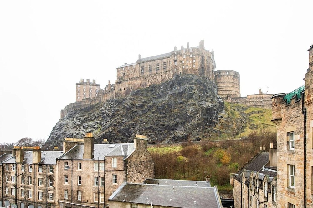 JOIVY Thistle Street - Heart of the City 2-bedroom Apt view 5