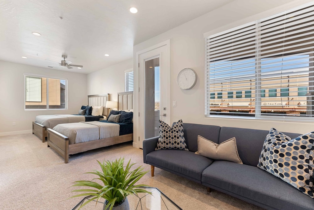 5 Star Zions St George Retreat by RedAwning view 4