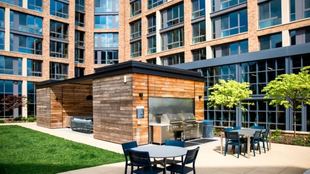 Global Luxury Suites at The Wharf