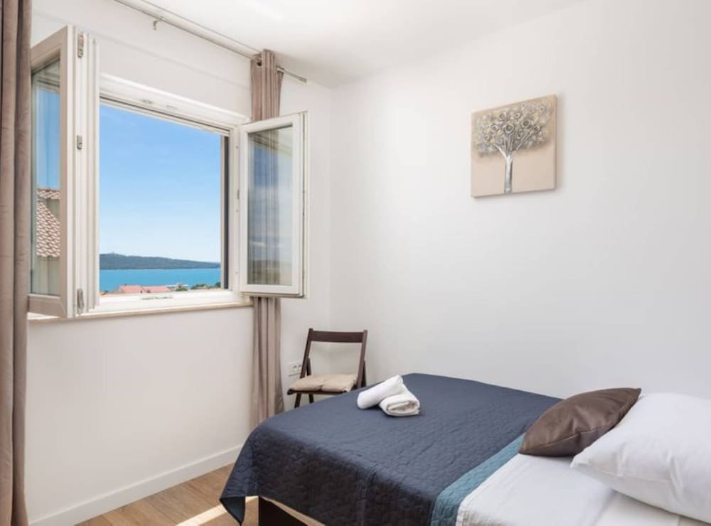 Shimmering Sea Apartment With Terrace