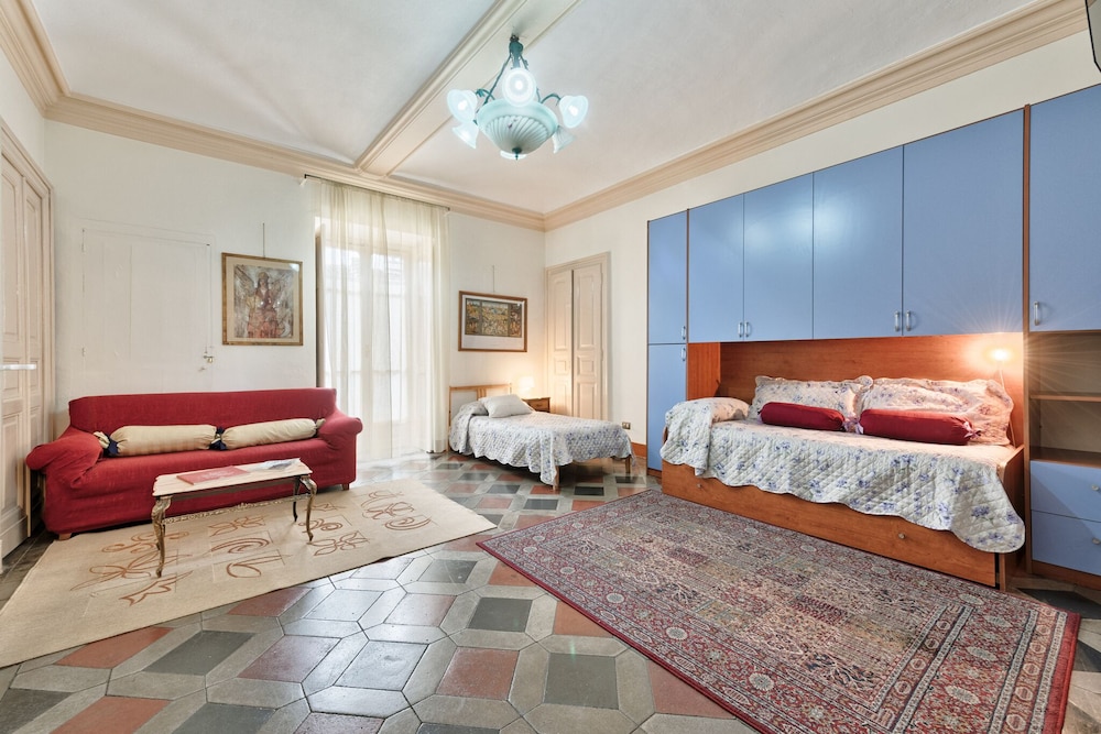 Porta Nuova Roomy Flat view 3