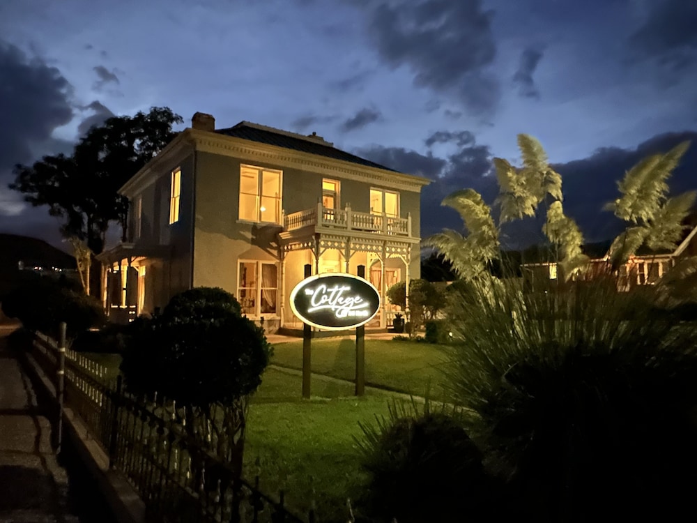 Hotel The Cottage @ 241 North - Image 1