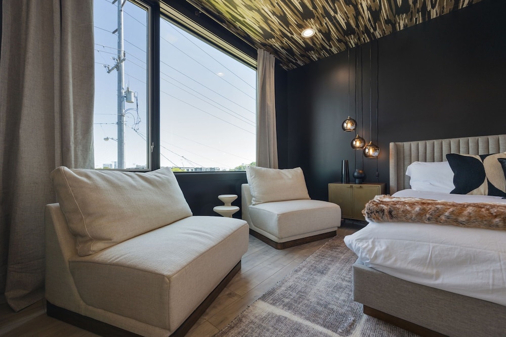 Elevate - Modern Luxury - Stunning City Views