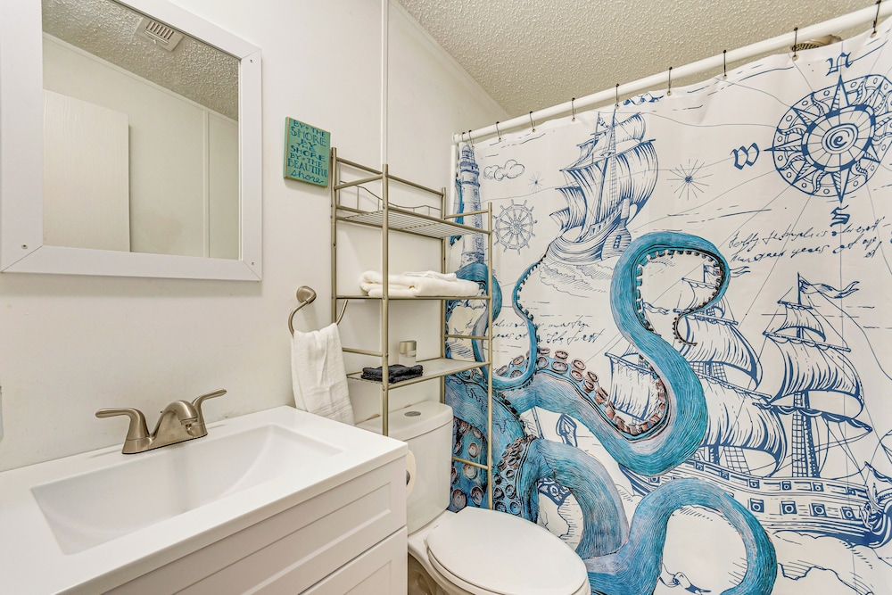 Home Near Navarre & Pensacola Beaches!