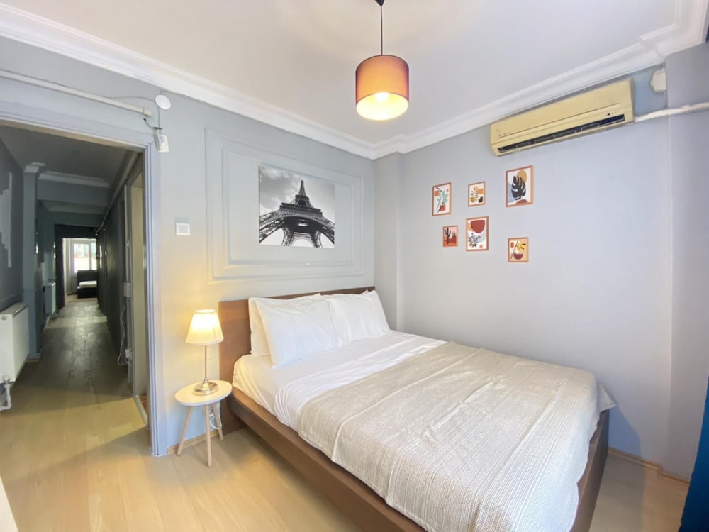 Charming Flat With Balcony in Sinanpasa Besiktas