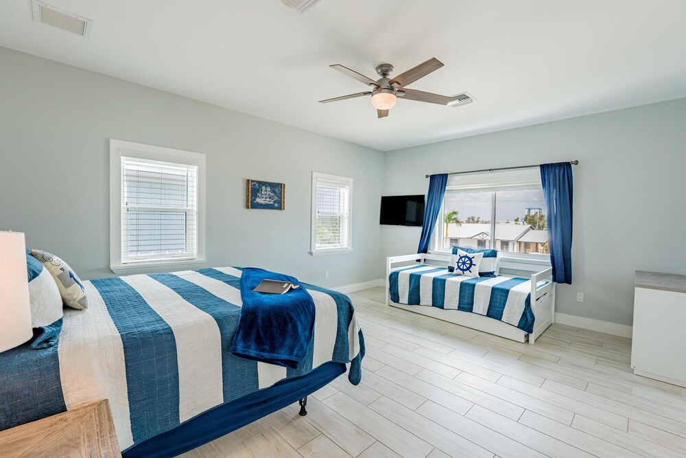 Captain's Quarters