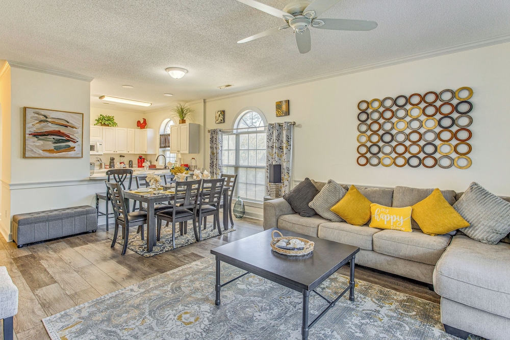 Swim, Putt & Play: Central Condo in Myrtle Beach!