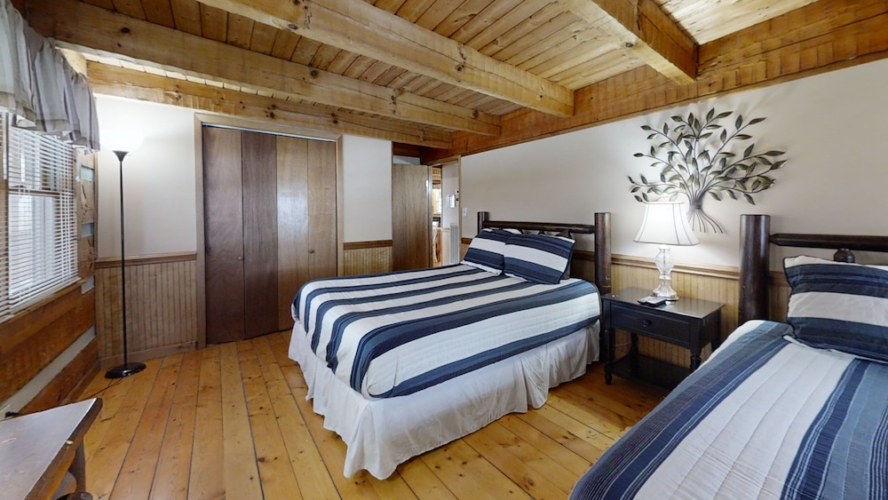 Sweet Scarlet Rose 4 Bedroom Cabin