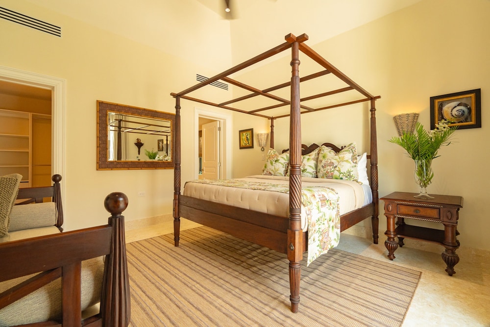 Lake Villa With Pool Table Tennis and Billiard