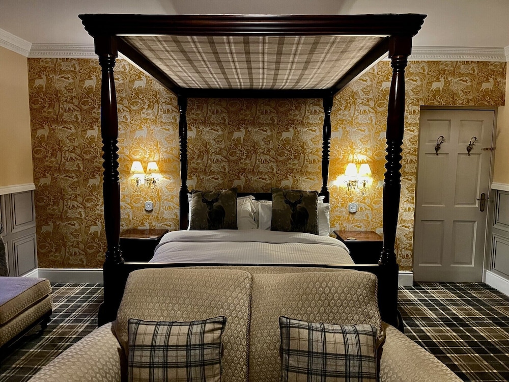 Highland Bear Lodge & Luxury Bear Huts