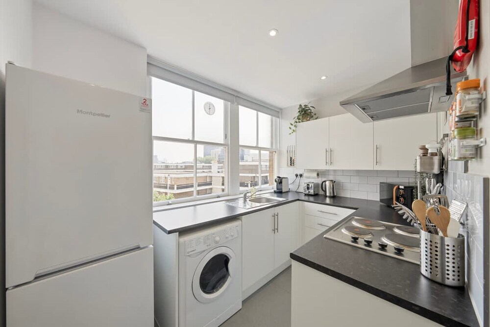 Spacious Bright Oasis in Old Street
