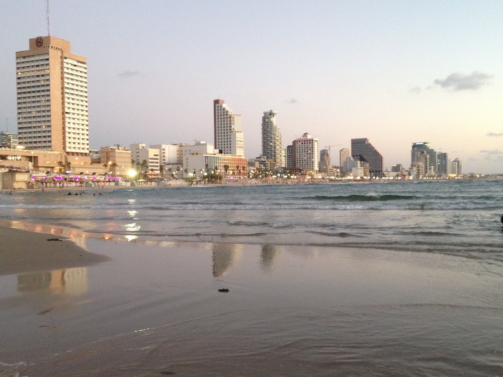 Pink House TLV - ApartHotel