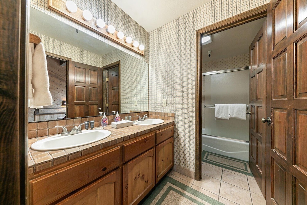 254 Bldg D 2 Bedroom Townhouse
