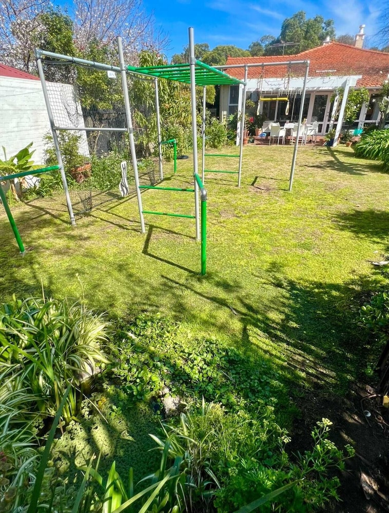 Relaxing 3 Bedroom Apartment in Perth view 3
