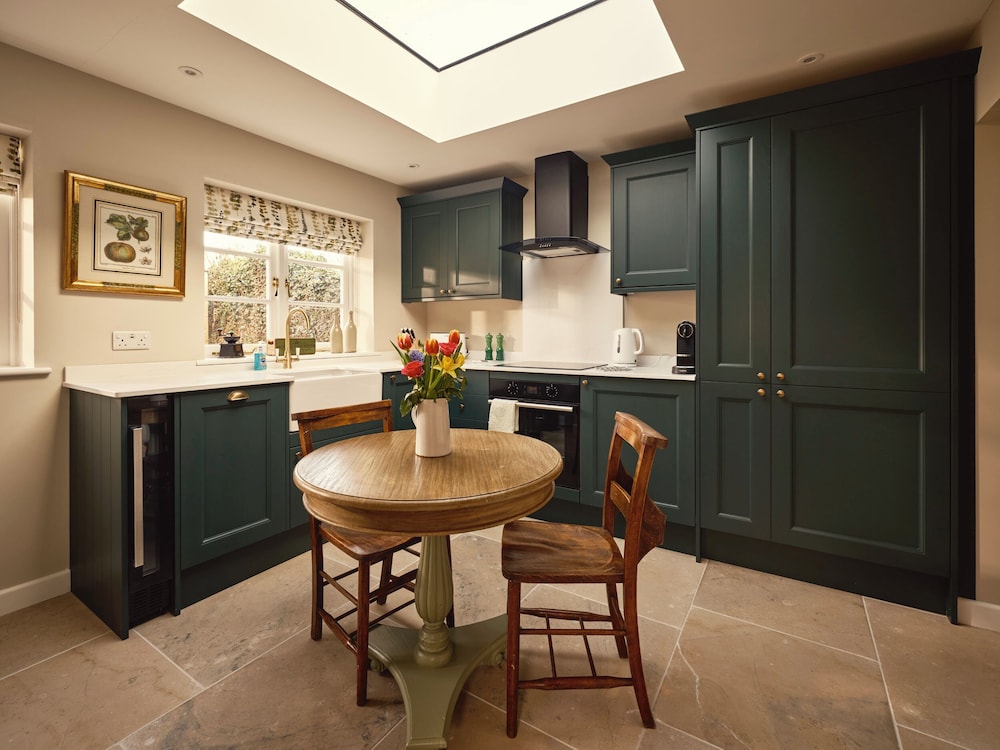 1 Kingswood Cottage