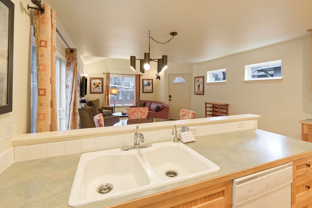 Meet Me On Milwaukee 30 Day Minimum 2 Bedroom Home
